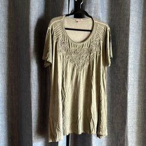 Short sleeve embossed shirt